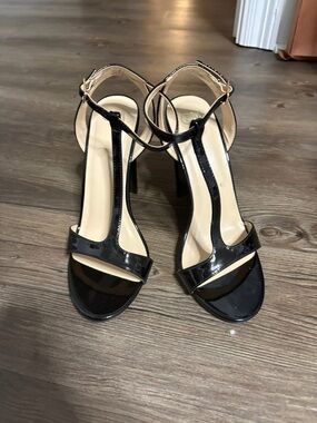 Women's Black Patent T-Strap Heeled Sandals